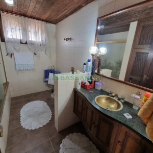 Casa com 317m², 3 dormitórios, 2 vagas, no bairro De Lazzer em Caxias do Sul para Comprar