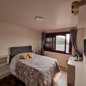 Casa com 317m², 3 dormitórios, 2 vagas, no bairro De Lazzer em Caxias do Sul para Comprar