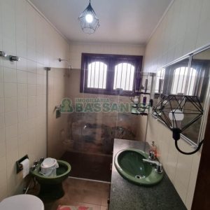 Casa com 317m², 3 dormitórios, 2 vagas, no bairro De Lazzer em Caxias do Sul para Comprar