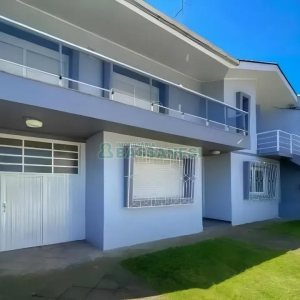 Casa com 300m², 4 dormitórios, 2 vagas, no bairro Universitário em Caxias do Sul para Alugar