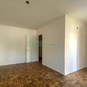 Casa com 300m², 4 dormitórios, 2 vagas, no bairro Universitário em Caxias do Sul para Alugar