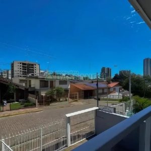 Casa com 300m², 4 dormitórios, 2 vagas, no bairro Universitário em Caxias do Sul para Alugar