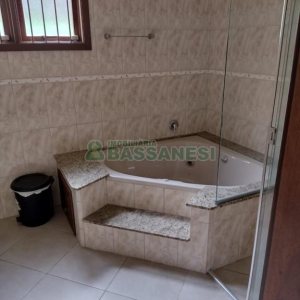 Casa com 228m², 3 dormitórios, 2 vagas, no bairro Panazzolo em Caxias do Sul para Comprar