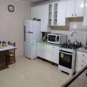 Casa com 228m², 3 dormitórios, 2 vagas, no bairro Panazzolo em Caxias do Sul para Comprar