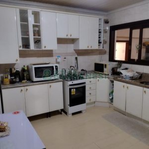 Casa com 228m², 3 dormitórios, 2 vagas, no bairro Panazzolo em Caxias do Sul para Comprar
