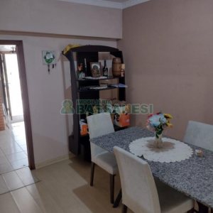 Casa com 228m², 3 dormitórios, 2 vagas, no bairro Panazzolo em Caxias do Sul para Comprar