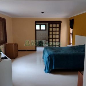 Casa com 228m², 3 dormitórios, 2 vagas, no bairro Panazzolo em Caxias do Sul para Comprar