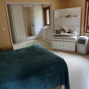 Casa com 228m², 3 dormitórios, 2 vagas, no bairro Panazzolo em Caxias do Sul para Comprar