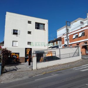 Predio com 313m², 3 dormitórios, 6 vagas, no bairro Rio Branco em Caxias do Sul para Comprar