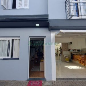 Sobrado com 86m², 3 dormitórios, 2 vagas, no bairro Interlagos em Caxias do Sul para Comprar