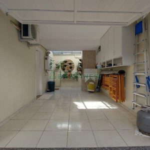 Sobrado com 86m², 3 dormitórios, 2 vagas, no bairro Interlagos em Caxias do Sul para Comprar