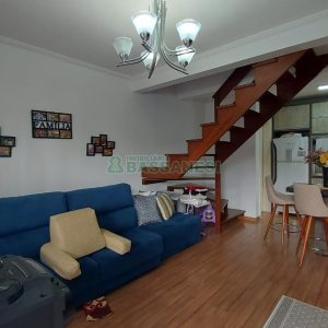 Sobrado com 86m², 3 dormitórios, 2 vagas, no bairro Interlagos em Caxias do Sul para Comprar