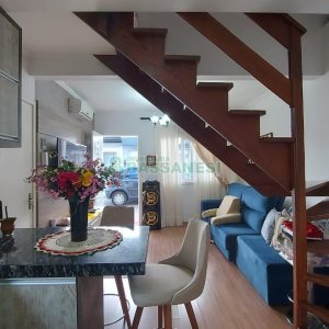 Sobrado com 86m², 3 dormitórios, 2 vagas, no bairro Interlagos em Caxias do Sul para Comprar