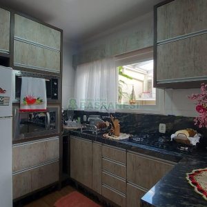 Sobrado com 86m², 3 dormitórios, 2 vagas, no bairro Interlagos em Caxias do Sul para Comprar