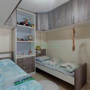 Sobrado com 86m², 3 dormitórios, 2 vagas, no bairro Interlagos em Caxias do Sul para Comprar