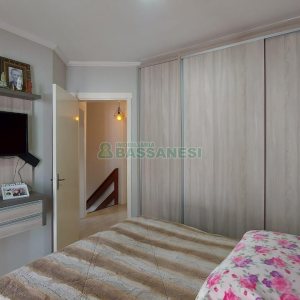 Sobrado com 86m², 3 dormitórios, 2 vagas, no bairro Interlagos em Caxias do Sul para Comprar