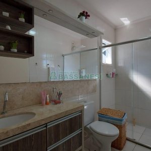 Sobrado com 86m², 3 dormitórios, 2 vagas, no bairro Interlagos em Caxias do Sul para Comprar