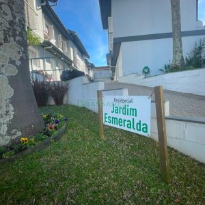 Sobrado com 86m², 3 dormitórios, 2 vagas, no bairro Interlagos em Caxias do Sul para Comprar