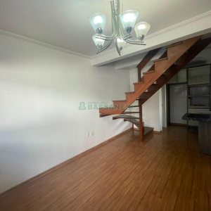 Sobrado com 86m², 3 dormitórios, 2 vagas, no bairro Interlagos em Caxias do Sul para Comprar