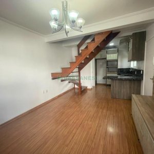 Sobrado com 86m², 3 dormitórios, 2 vagas, no bairro Interlagos em Caxias do Sul para Comprar