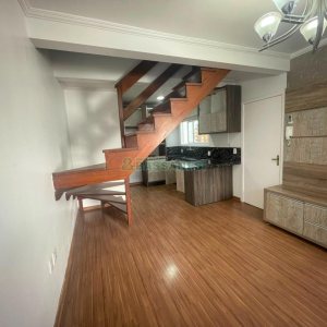 Sobrado com 86m², 3 dormitórios, 2 vagas, no bairro Interlagos em Caxias do Sul para Comprar