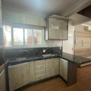 Sobrado com 86m², 3 dormitórios, 2 vagas, no bairro Interlagos em Caxias do Sul para Comprar