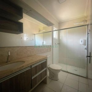 Sobrado com 86m², 3 dormitórios, 2 vagas, no bairro Interlagos em Caxias do Sul para Comprar