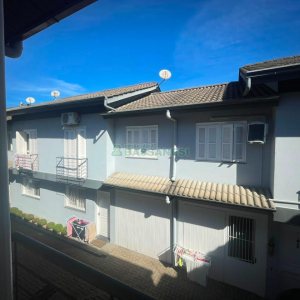 Sobrado com 86m², 3 dormitórios, 2 vagas, no bairro Interlagos em Caxias do Sul para Comprar