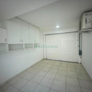 Sobrado com 86m², 3 dormitórios, 2 vagas, no bairro Interlagos em Caxias do Sul para Comprar