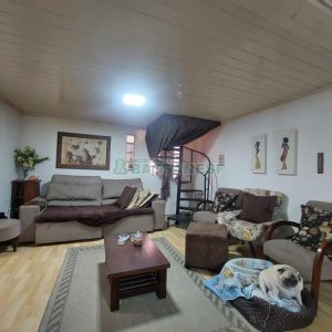 Casa com 450m², 4 dormitórios, 2 vagas, no bairro Lourdes em Caxias do Sul para Comprar