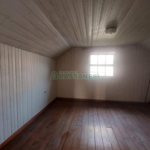 Casa com 450m², 4 dormitórios, 2 vagas, no bairro Lourdes em Caxias do Sul para Comprar