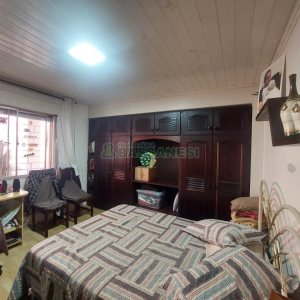 Casa com 450m², 4 dormitórios, 2 vagas, no bairro Lourdes em Caxias do Sul para Comprar