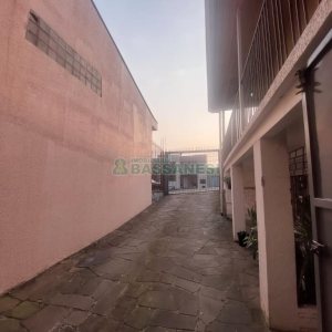 Casa com 450m², 4 dormitórios, 2 vagas, no bairro Lourdes em Caxias do Sul para Comprar