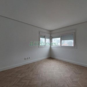 Apartamento com 101m², 3 dormitórios, 2 vagas, no bairro Universitário em Caxias do Sul para Comprar