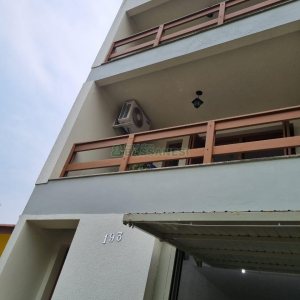 Sobrado com 185m², 3 dormitórios, 2 vagas, no bairro De Lazzer em Caxias do Sul para Comprar