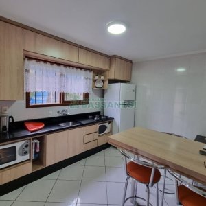 Sobrado com 185m², 3 dormitórios, 2 vagas, no bairro De Lazzer em Caxias do Sul para Comprar