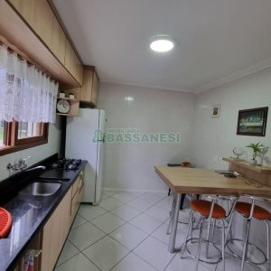Sobrado com 185m², 3 dormitórios, 2 vagas, no bairro De Lazzer em Caxias do Sul para Comprar