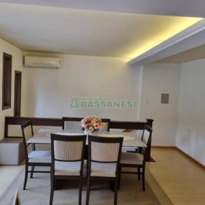 Sobrado com 185m², 3 dormitórios, 2 vagas, no bairro De Lazzer em Caxias do Sul para Comprar