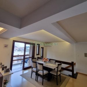 Sobrado com 185m², 3 dormitórios, 2 vagas, no bairro De Lazzer em Caxias do Sul para Comprar