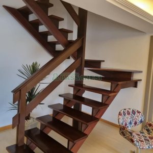 Sobrado com 185m², 3 dormitórios, 2 vagas, no bairro De Lazzer em Caxias do Sul para Comprar