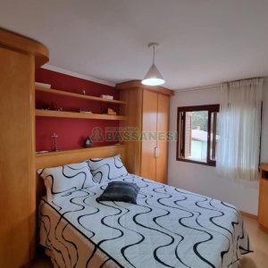 Sobrado com 185m², 3 dormitórios, 2 vagas, no bairro De Lazzer em Caxias do Sul para Comprar