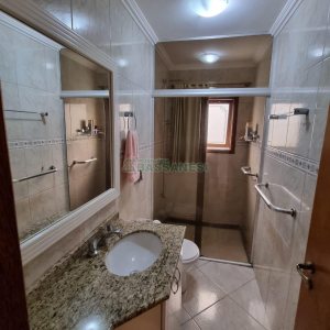 Sobrado com 185m², 3 dormitórios, 2 vagas, no bairro De Lazzer em Caxias do Sul para Comprar