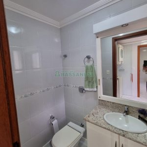 Sobrado com 185m², 3 dormitórios, 2 vagas, no bairro De Lazzer em Caxias do Sul para Comprar