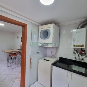 Sobrado com 185m², 3 dormitórios, 2 vagas, no bairro De Lazzer em Caxias do Sul para Comprar