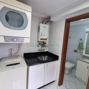 Sobrado com 185m², 3 dormitórios, 2 vagas, no bairro De Lazzer em Caxias do Sul para Comprar