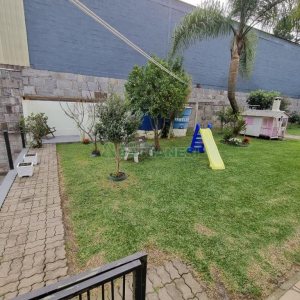 Sobrado com 185m², 3 dormitórios, 2 vagas, no bairro De Lazzer em Caxias do Sul para Comprar