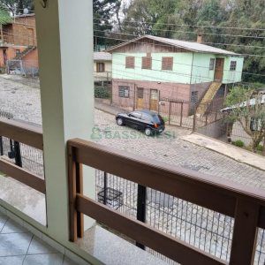 Sobrado com 185m², 3 dormitórios, 2 vagas, no bairro De Lazzer em Caxias do Sul para Comprar