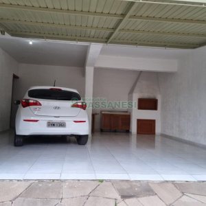 Sobrado com 185m², 3 dormitórios, 2 vagas, no bairro De Lazzer em Caxias do Sul para Comprar