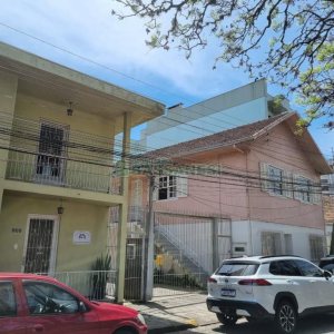 Casa com 187m², 6 dormitórios, 2 vagas, no bairro Rio Branco em Caxias do Sul para Comprar