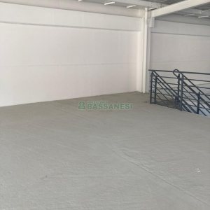 Loja com 156m², no bairro Panazzolo em Caxias do Sul para Alugar